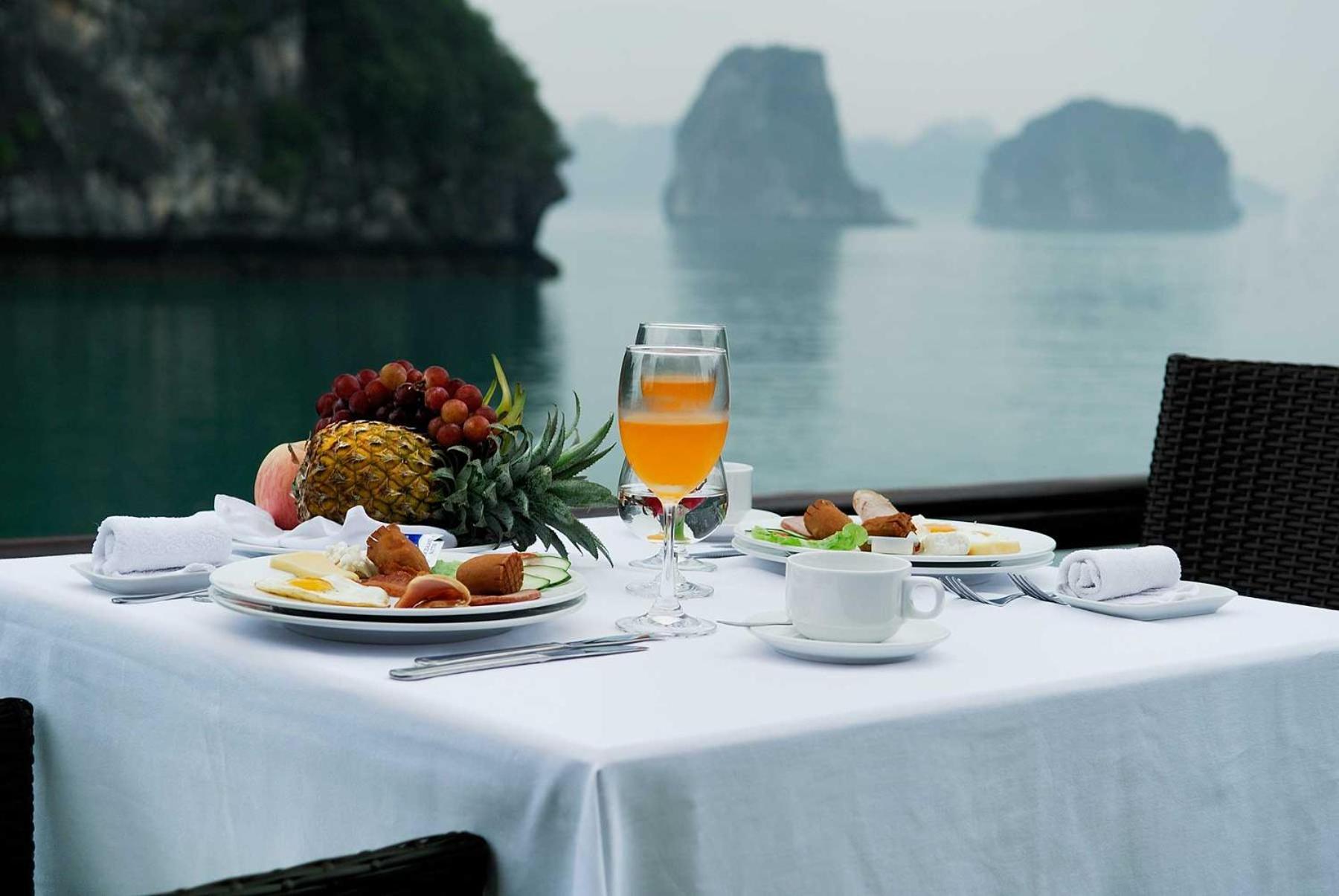 Отель Bhaya Legend Cruises Халонг Экстерьер фото