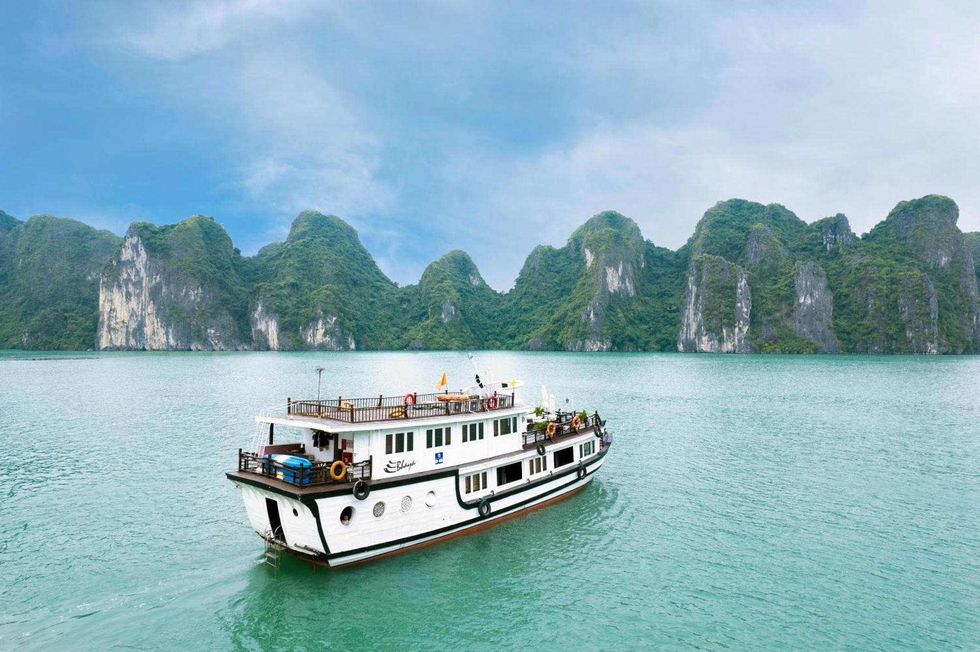 Отель Bhaya Legend Cruises Халонг Экстерьер фото