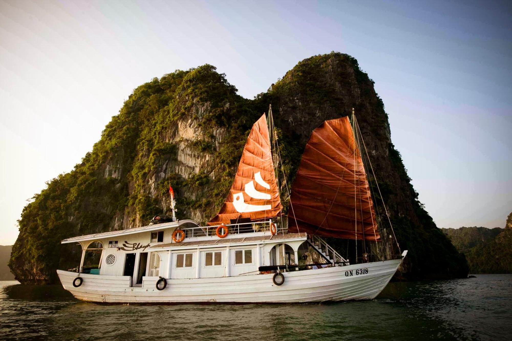 Отель Bhaya Legend Cruises Халонг Экстерьер фото
